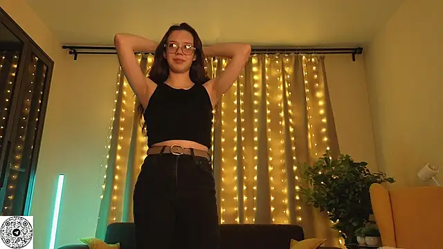 Snapshot of FabiolaCowing chatting on November 2, 5:37 pm FabiolaCowing online show from November 2, 5:37 pm