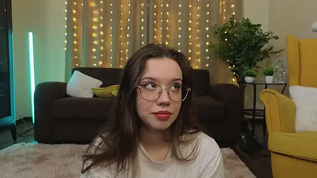 Snapshot of FabiolaCowing chatting on November 4, 5:12 pm FabiolaCowing online show from November 4, 5:12 pm