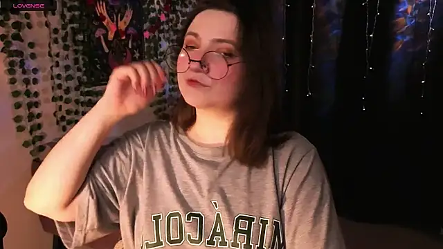 Snapshot of fairy_tara chatting on June 7, 10:24 pm fairy tara online show from June 7, 10:24 pm