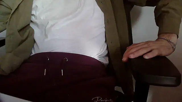 Snapshot of topg84 chatting on April 25, 4:48 pm topg84 online show from April 25, 4:48 pm