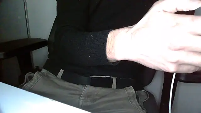 Snapshot of topg84 chatting on May 7, 6:24 pm topg84 online show from May 7, 6:24 pm
