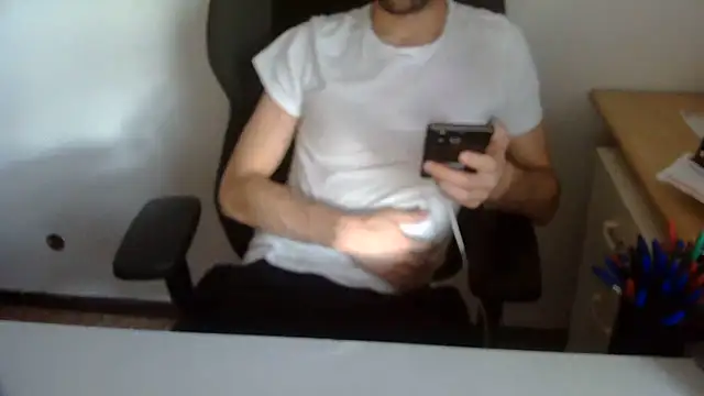 Snapshot of topg84 chatting on May 26, 4:25 pm topg84 online show from May 26, 4:25 pm
