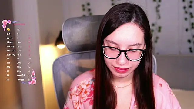 Snapshot of WhyEmmyCry chatting on January 18, 5:44 am WhyEmmyCry online show from January 18, 5:44 am