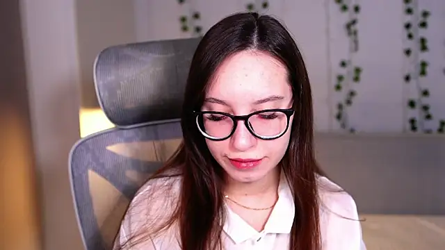 Snapshot of WhyEmmyCry chatting on February 8, 5:22 am WhyEmmyCry online show from February 8, 5:22 am