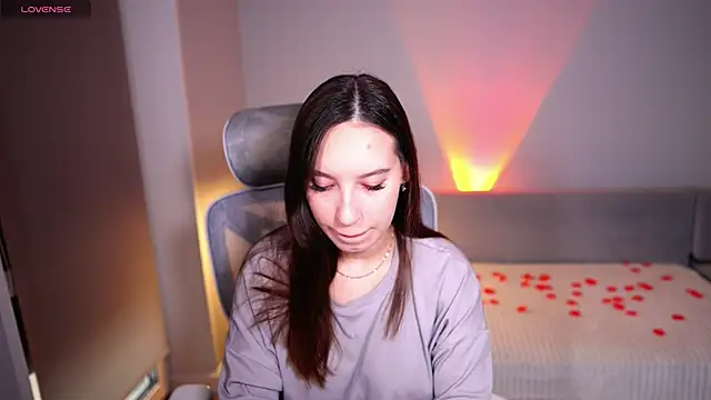 Snapshot of WhyEmmyCry chatting on February 14, 5:26 am WhyEmmyCry online show from February 14, 5:26 am