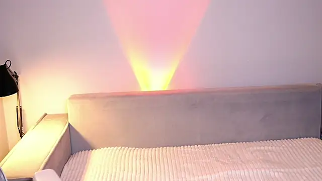 Snapshot of WhyEmmyCry chatting on February 15, 7:51 am WhyEmmyCry online show from February 15, 7:51 am