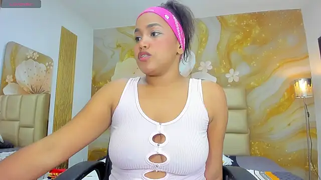 Snapshot of NahomiWalker_ chatting on December 15, 8:02 pm NahomiWalker online show from December 15, 8:02 pm