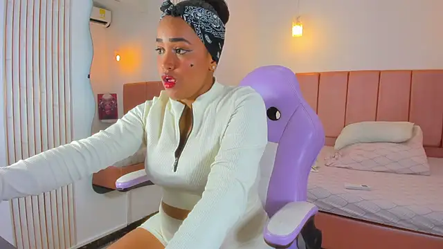 NahomiWalker  online show from January 12, 8:03 pm