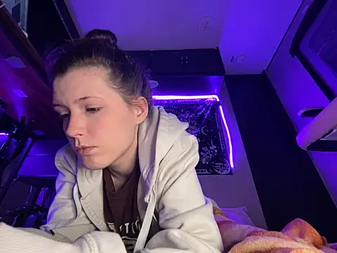Snapshot of Thedeepwebcutie chatting on May 1, 8:08 am Thedeepwebcutie online show from May 1, 8:08 am