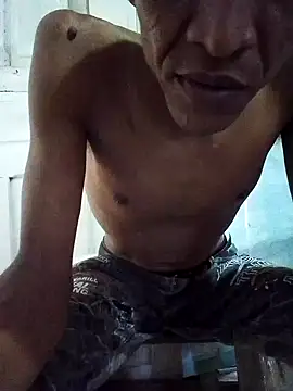 Snapshot of Estebanbigcock23 chatting on November 27, 6:43 pm Estebanbigcock23 online show from November 27, 6:43 pm