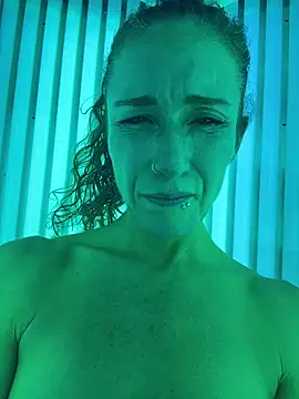 Snapshot of PetitemarieeThaReal chatting on October 30, 9:59 pm PetitemarieeThaReal online show from October 30, 9:59 pm