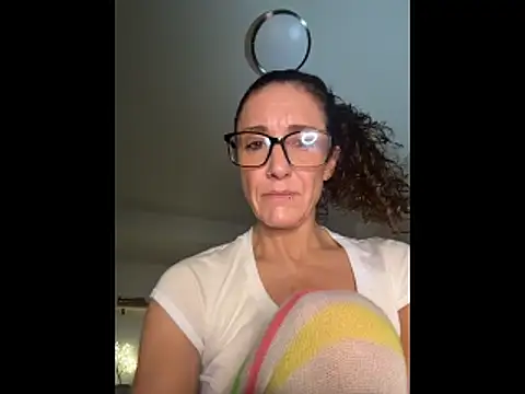 Snapshot of PetitemarieeThaReal chatting on November 19, 12:05 pm PetitemarieeThaReal online show from November 19, 12:05 pm