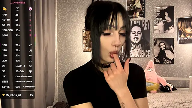 Snapshot of ForeTiff chatting on December 5, 8:38 pm ForeTiff online show from December 5, 8:38 pm