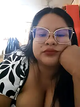 Snapshot of celeste122595 chatting on November 5, 1:33 pm celeste122595 online show from November 5, 1:33 pm