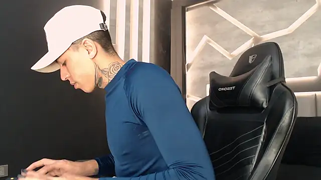 ArohomLester online show from November 28, 11:02 am