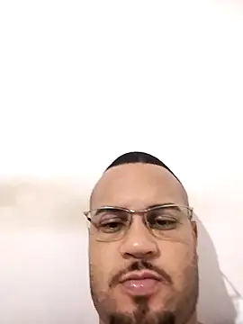 Snapshot of Jonathanbarreto chatting on April 15, 2:18 am Jonathanbarreto online show from April 15, 2:18 am