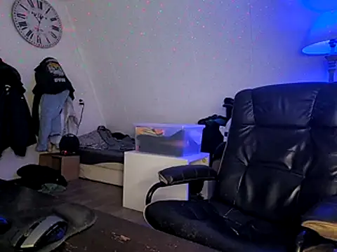 Snapshot of Kinky_Play1 chatting on February 7, 9:29 pm Kinky Play1 online show from February 7, 9:29 pm