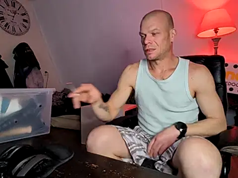 Snapshot of Kinky_Play1 chatting on March 1, 8:00 pm Kinky Play1 online show from March 1, 8:00 pm