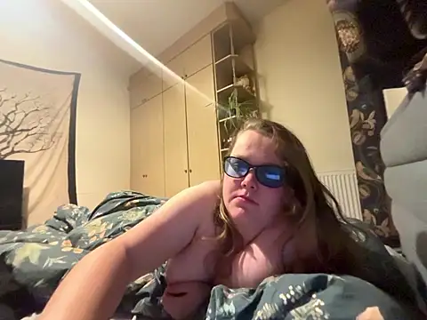 Scarletcum22 online show from January 12, 7:24 am