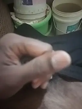 Snapshot of HeatableRevan chatting on February 23, 1:25 am HeatableRevan online show from February 23, 1:25 am