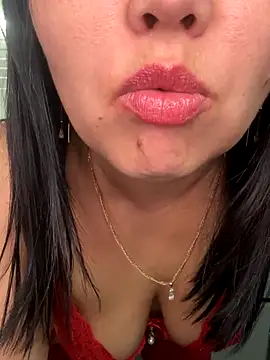 Snapshot of Love__Mom chatting on October 25, 6:32 am Love Mom online show from October 25, 6:32 am