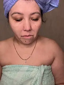 Snapshot of Love__Mom chatting on November 16, 4:34 pm Love Mom online show from November 16, 4:34 pm