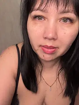 Snapshot of Love__Mom chatting on November 17, 4:40 am Love Mom online show from November 17, 4:40 am