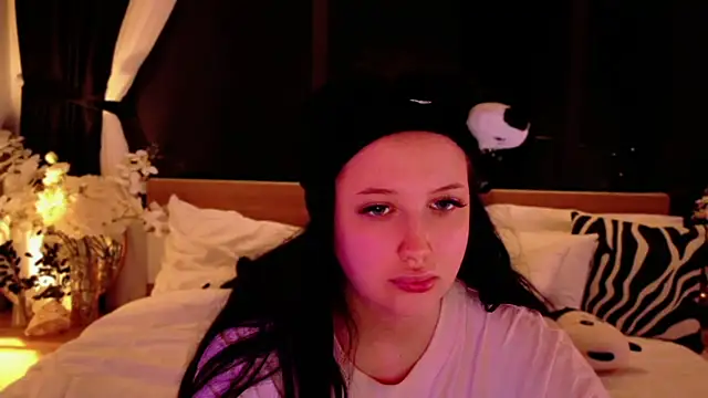 Felicia Herceg online show from November 16, 10:15 pm