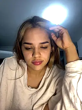 Snapshot of Sara_Diamont chatting on October 23, 2:00 am Sara Diamont online show from October 23, 2:00 am