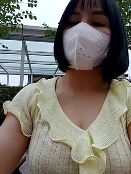 Snapshot of Mina-02 chatting on October 28, 9:57 am Mina-02 online show from October 28, 9:57 am