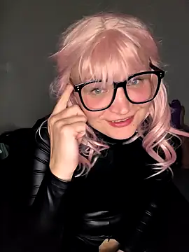 Snapshot of LunaXshade chatting on November 18, 6:34 pm LunaXshade online show from November 18, 6:34 pm