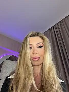 Snapshot of KaylaBenz chatting on January 16, 9:19 pm KaylaBenz online show from January 16, 9:19 pm