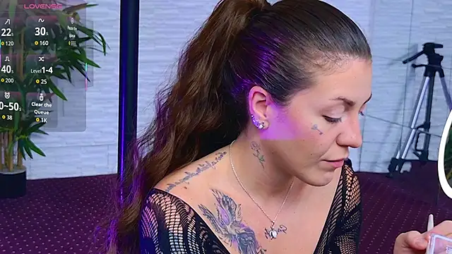 Snapshot of IvorySwan chatting on November 15, 5:49 am IvorySwan online show from November 15, 5:49 am