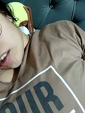 Snapshot of Thais_jhadav chatting on October 23, 11:24 pm Thais jhadav online show from October 23, 11:24 pm