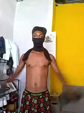 Snapshot of 876tom chatting on February 1, 7:34 pm 876tom online show from February 1, 7:34 pm