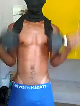 Snapshot of 876tom chatting on February 4, 5:19 pm 876tom online show from February 4, 5:19 pm