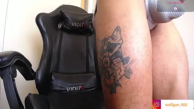 Snapshot of nathan_aress6666 chatting on January 14, 5:51 pm nathan aress6666 online show from January 14, 5:51 pm