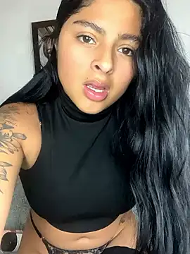 Snapshot of morenaQueen_ chatting on December 2, 6:36 pm morenaQueen online show from December 2, 6:36 pm