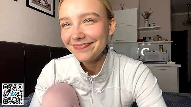 Snapshot of MelodyImam chatting on October 21, 1:23 pm MelodyImam online show from October 21, 1:23 pm