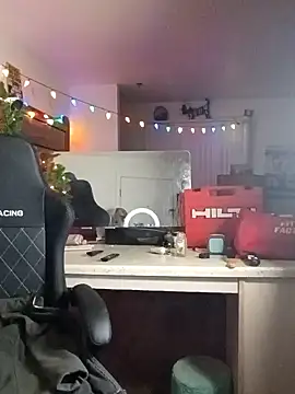 Snapshot of alphacloudGod chatting on December 16, 1:43 am alphacloudGod online show from December 16, 1:43 am