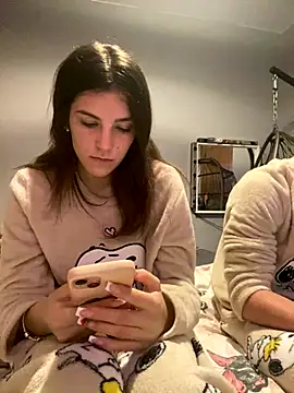 Snapshot of Brunnettebabe007 chatting on November 8, 4:23 am Brunnettebabe007 online show from November 8, 4:23 am