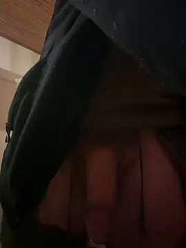 Snapshot of bart98geil chatting on February 12, 4:40 am bart98geil online show from February 12, 4:40 am