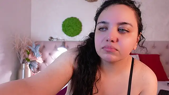 Snapshot of MoniqueJade chatting on November 8, 7:45 pm MoniqueJade online show from November 8, 7:45 pm