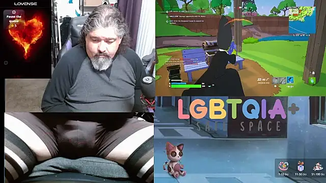 Snapshot of geekycastillo chatting on November 4, 4:00 am geekycastillo online show from November 4, 4:00 am