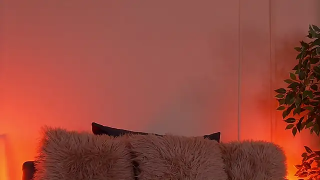 Snapshot of CrystalRedx chatting on December 4, 4:55 am CrystalRedx online show from December 4, 4:55 am