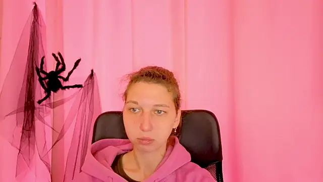 CuteEllii online show from November 19, 11:10 am