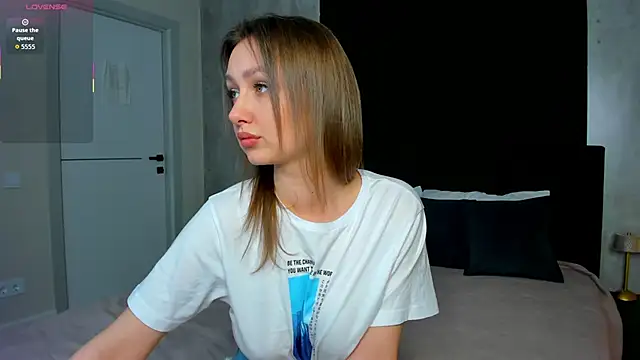 Snapshot of Holly_Rays chatting on November 5, 8:47 am Holly Rays online show from November 5, 8:47 am