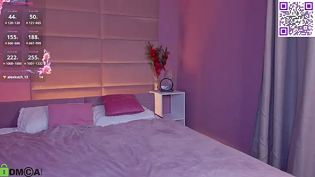 Snapshot of Holly_Rays chatting on December 16, 1:32 am Holly Rays online show from December 16, 1:32 am