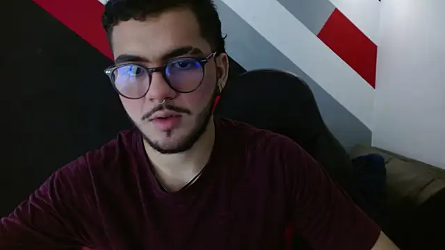 Snapshot of Zac_Golden chatting on December 19, 12:28 am Zac Golden online show from December 19, 12:28 am