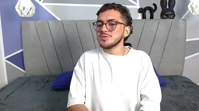 Snapshot of Zac_Golden chatting on December 19, 9:55 pm Zac Golden online show from December 19, 9:55 pm